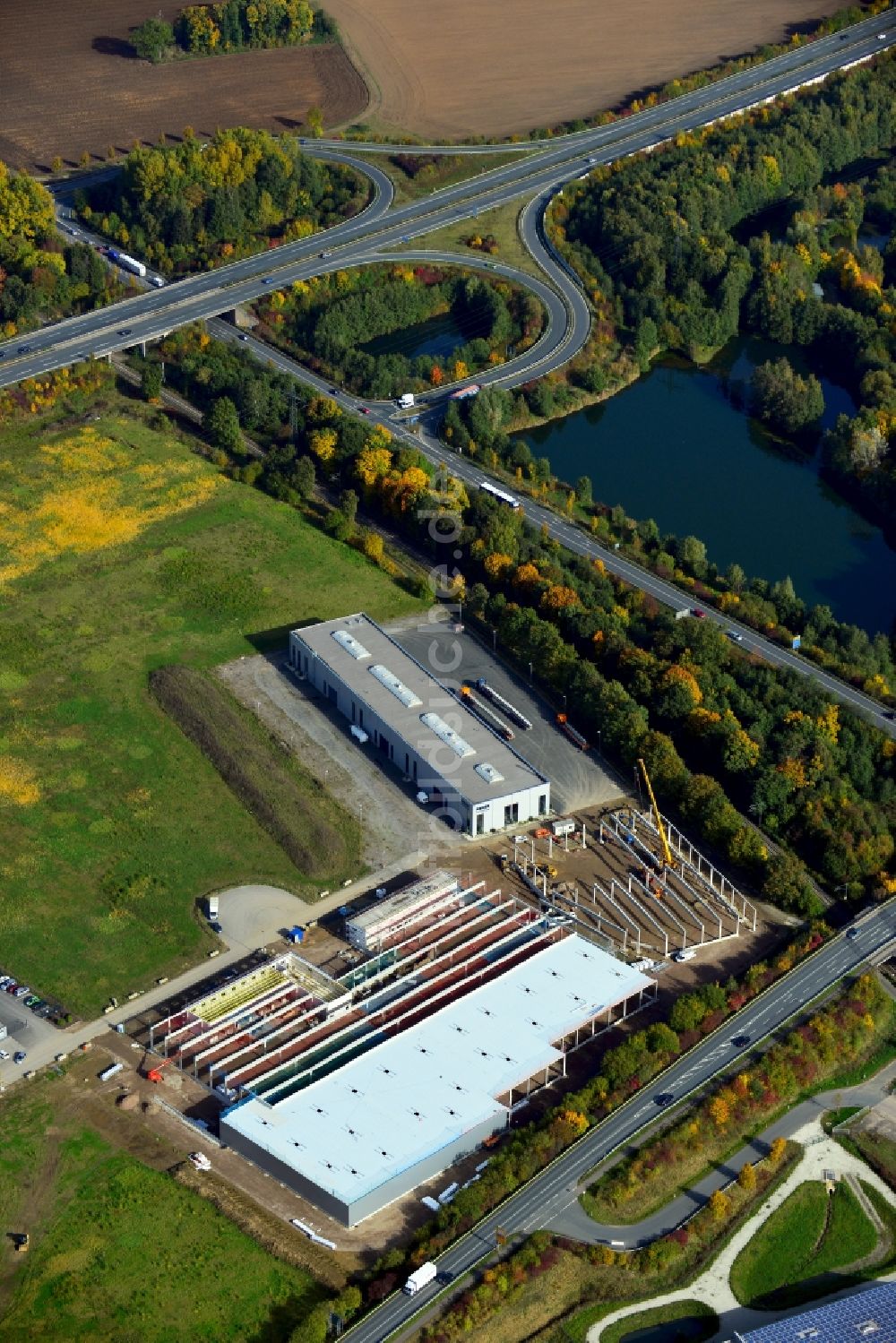 Luftaufnahme Kirchlengern - Industrieneubau auf dem Werksgelände der MME Technology AG in Kirchlengern in Nordrhein-Westfalen
