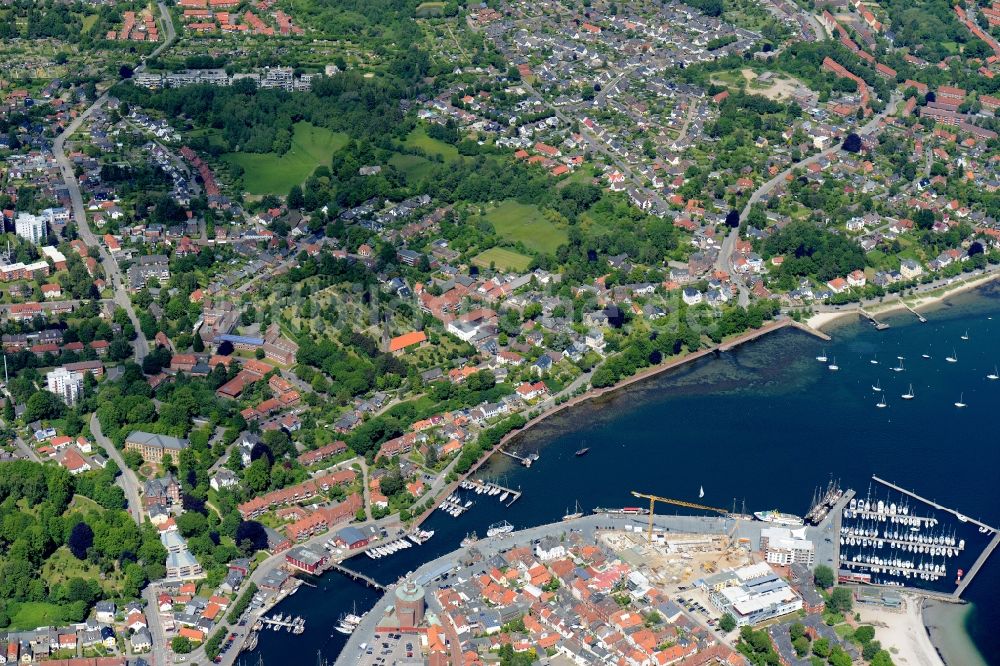 Luftaufnahme Eckernförde - Innenhafen und Im-jaich Stadthafen in Eckernförde im Bundesland Schleswig-Holstein