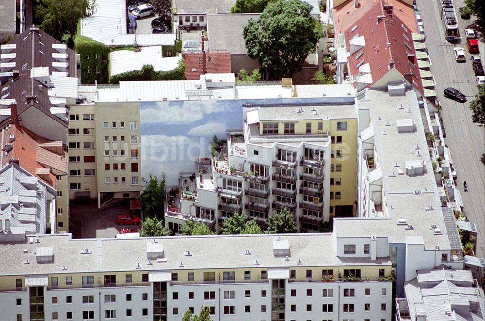 Luftaufnahme München/ Bayern - Innenhofbebauung in der Innenstadt Münchens.