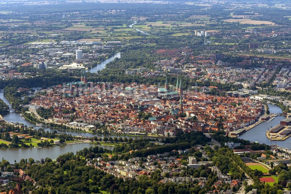 Lübeck von oben - Innenstadt und des Altstadt - Zentrums von Lübeck im Bundesland Schleswig-Holstein