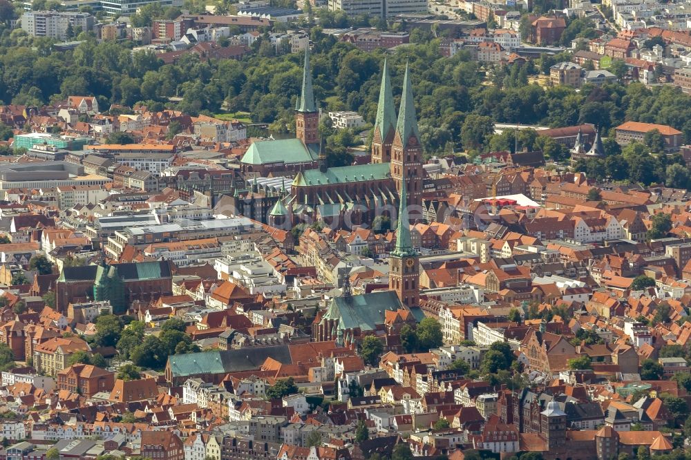 Lübeck aus der Vogelperspektive: Innenstadt und des Altstadt - Zentrums von Lübeck im Bundesland Schleswig-Holstein