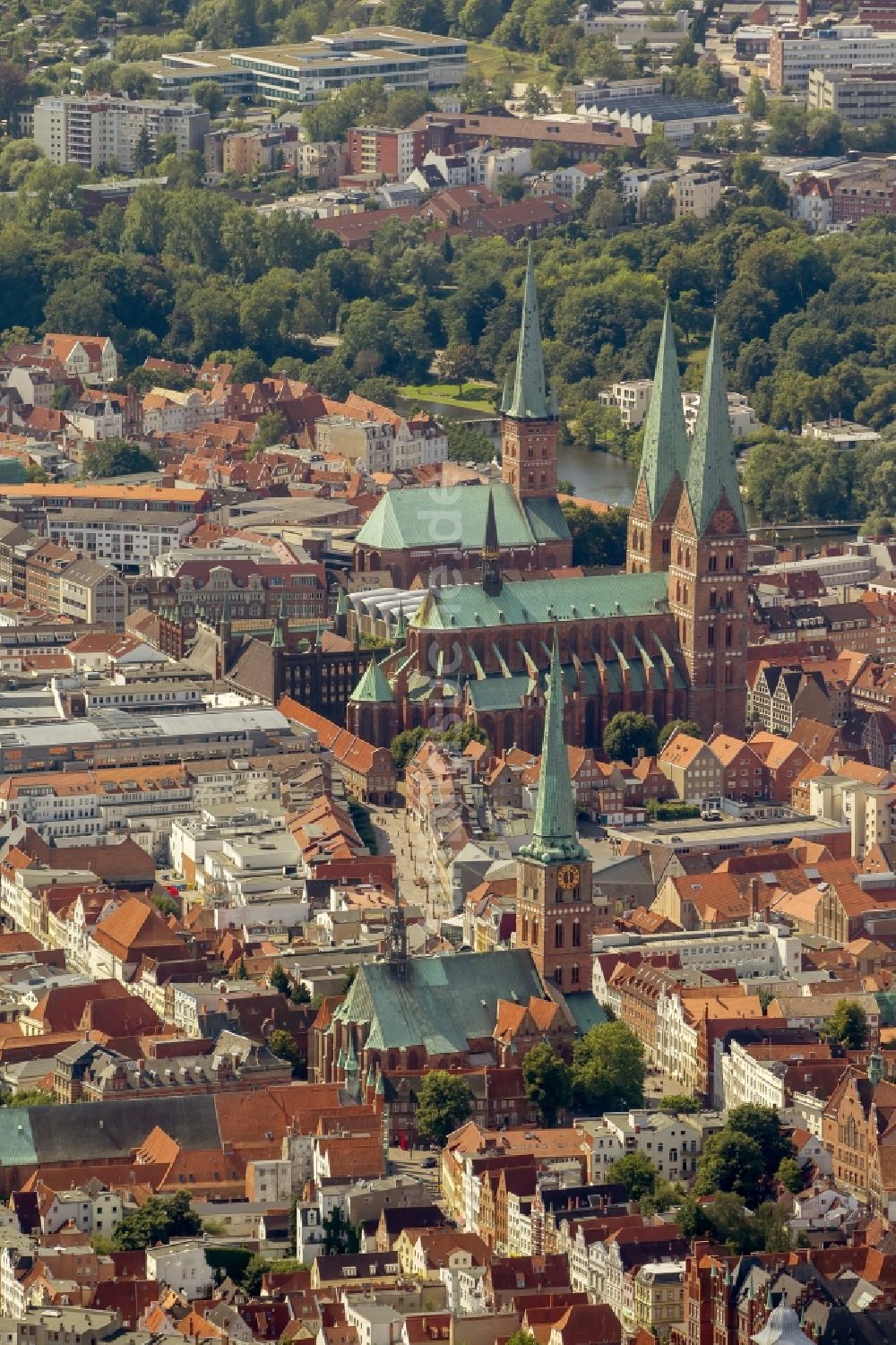 Lübeck von oben - Innenstadt und des Altstadt - Zentrums von Lübeck im Bundesland Schleswig-Holstein