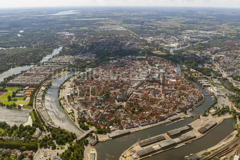 Luftbild Lübeck - Innenstadt und des Altstadt - Zentrums von Lübeck im Bundesland Schleswig-Holstein