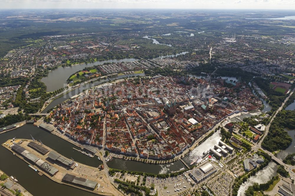 Luftbild Lübeck - Innenstadt und des Altstadt - Zentrums von Lübeck im Bundesland Schleswig-Holstein