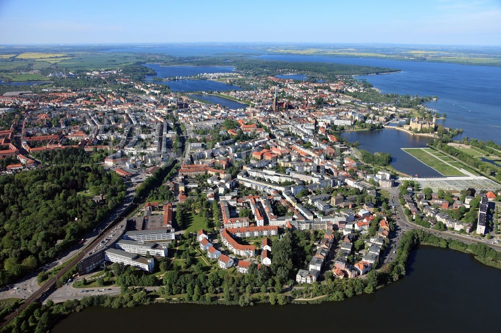 Luftaufnahme Schwerin - Innenstadt und des Altstadt ...