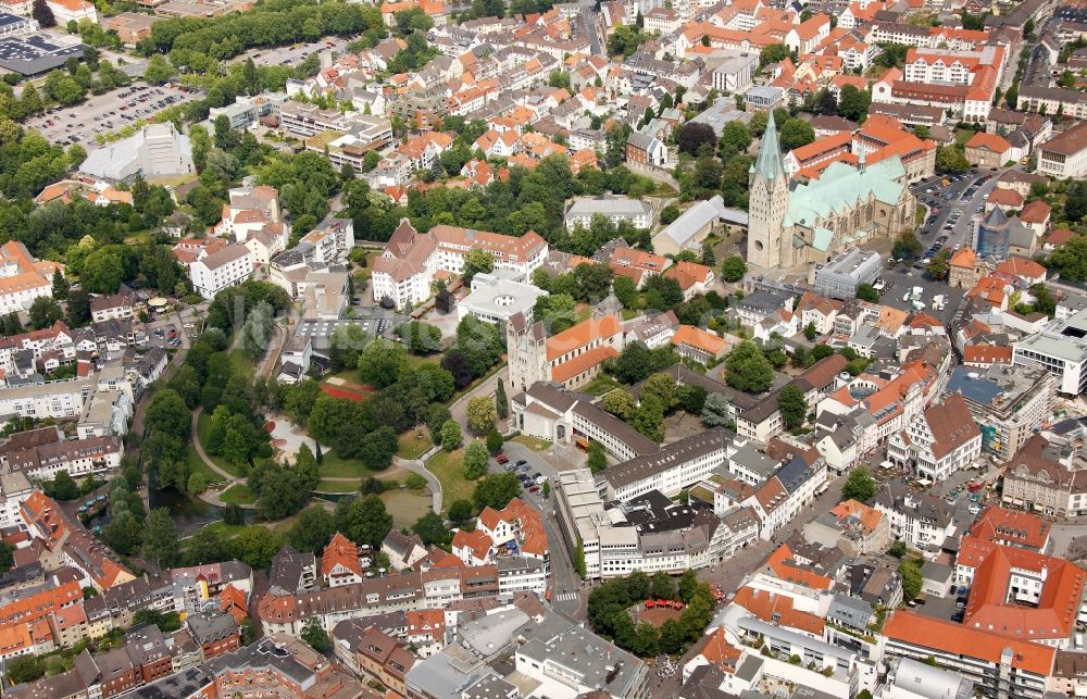 Paderborn aus der Vogelperspektive: Innenstadt am Dom in Paderborn im Bundesland Nordrhein-Westfalen