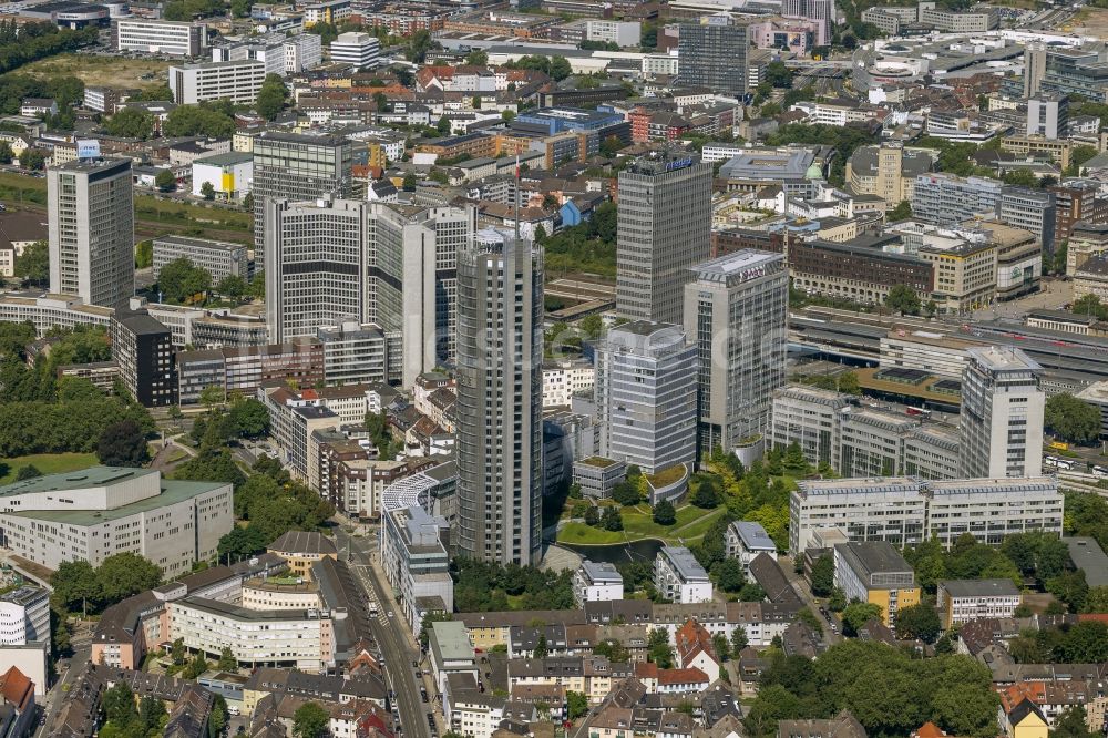 Essen von oben - Innenstadt von Essen mit Blick auf die Gebäude der Firmen Evonik, Postbank und RWE - Power in Essen in Nordrhein-Westfalen