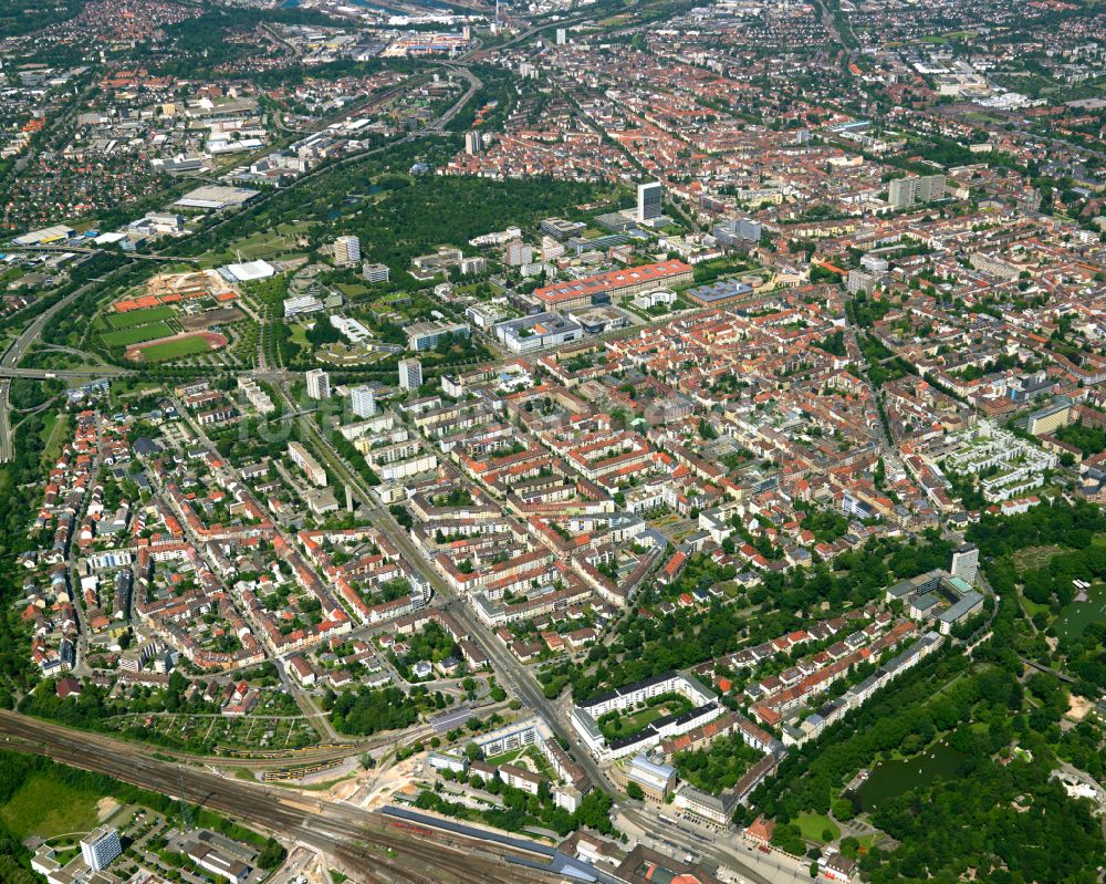 Karlsruhe aus der Vogelperspektive: Innenstadt in Karlsruhe im Bundesland Baden-Württemberg, Deutschland