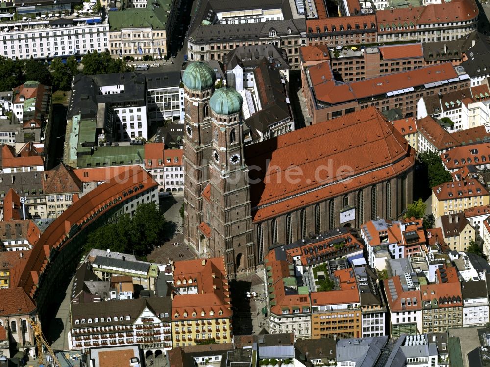 Luftaufnahme München - Innenstadt von München mit Blick auf die Frauenkirche