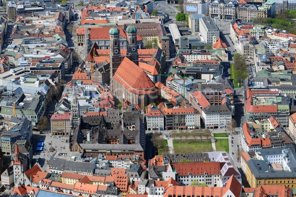 Luftaufnahme München - Innenstadt von München mit Blick auf die Frauenkirche im Bundesland Bayern