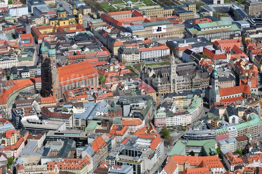 Luftbild München - Innenstadt von München mit Blick auf die Frauenkirche im Bundesland Bayern