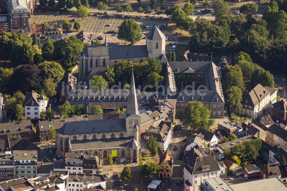 Luftbild Mönchengladbach - Innenstadt mit dem Mönchengladbacher Münster am Rathaus von Mönchengladbach in Nordrhein-Westfalen