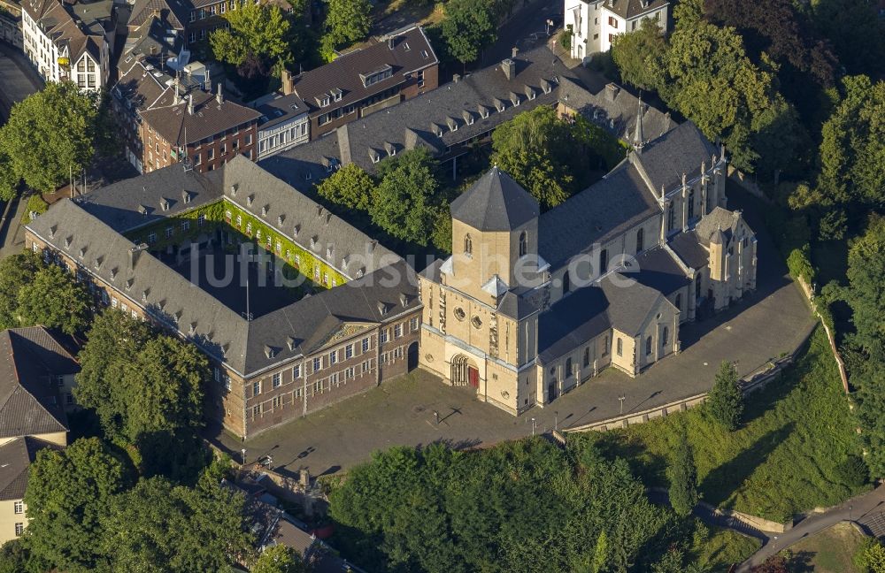 Mönchengladbach aus der Vogelperspektive: Innenstadt mit dem Mönchengladbacher Münster am Rathaus von Mönchengladbach in Nordrhein-Westfalen