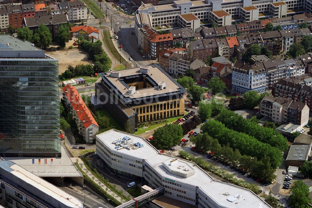 Düsseldorf aus der Vogelperspektive: Innenstadt am Stadttor mit den Gebäuden am Medienhafen in Düsseldorf im Bundesland Nordrhein-Westfalen