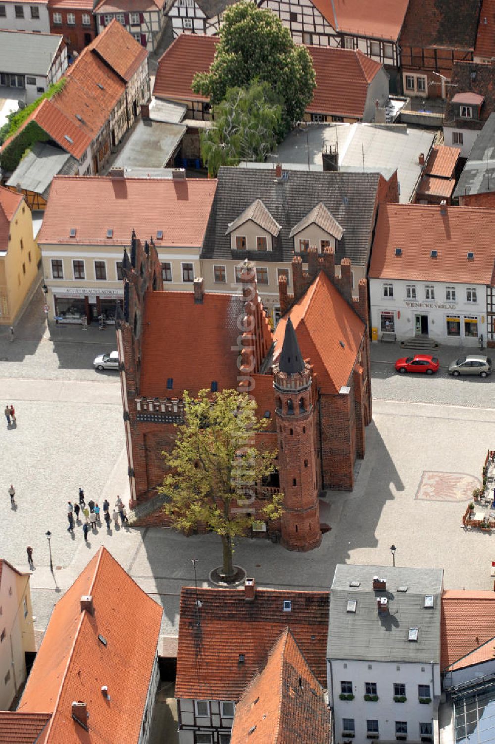 Luftaufnahme Tangermünde - Innenstadt Tangermündes mit Rathaus