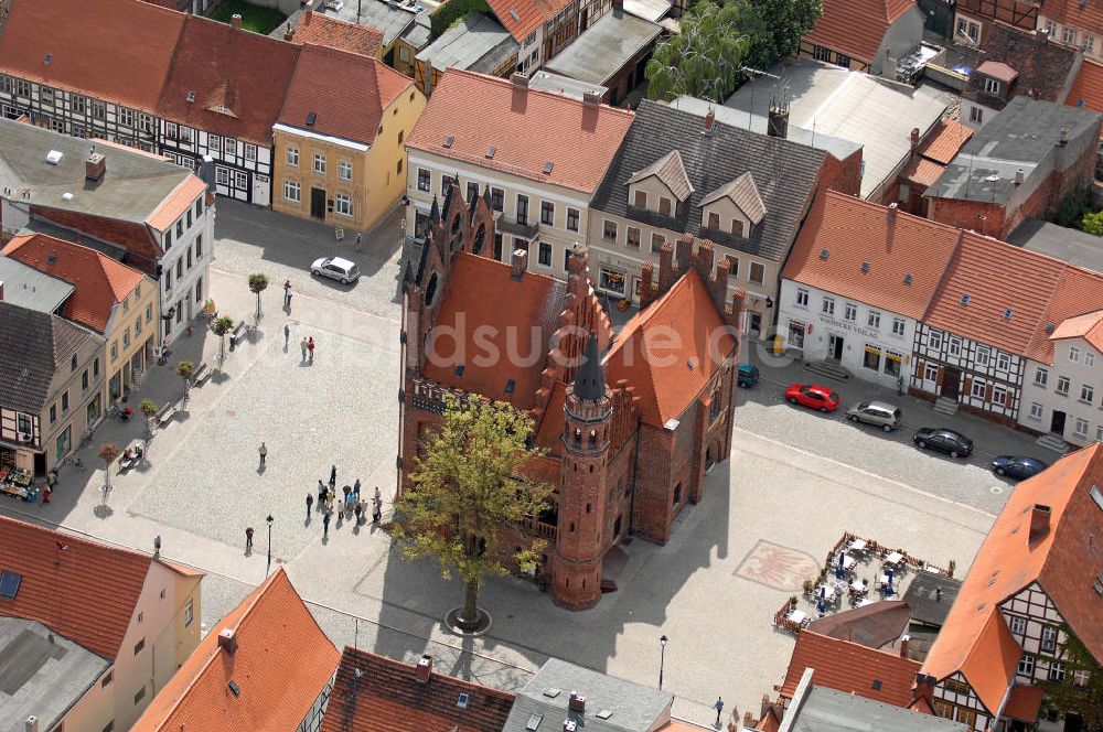 Tangermünde von oben - Innenstadt Tangermündes mit Rathaus