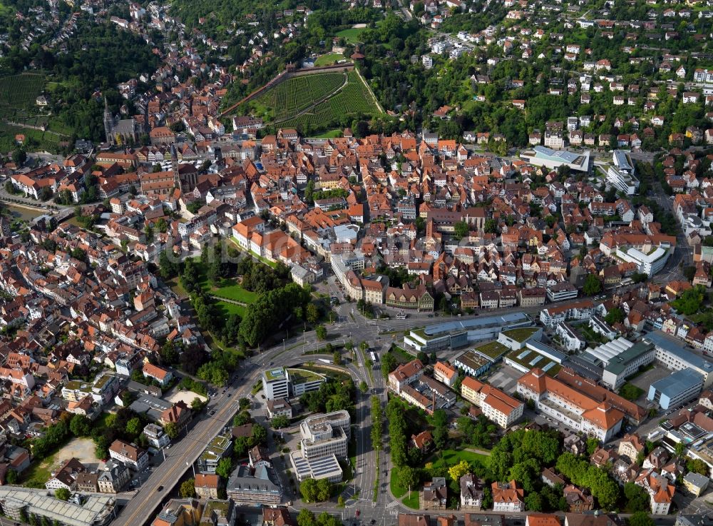 Esslingen am Neckar aus der Vogelperspektive: Innenstadt und Zentrum von Esslingen am Neckar im Bundesland Baden-Württemberg