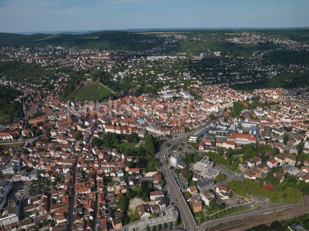 Esslingen am Neckar aus der Vogelperspektive: Innenstadt und Zentrum von Esslingen am Neckar im Bundesland Baden-Württemberg