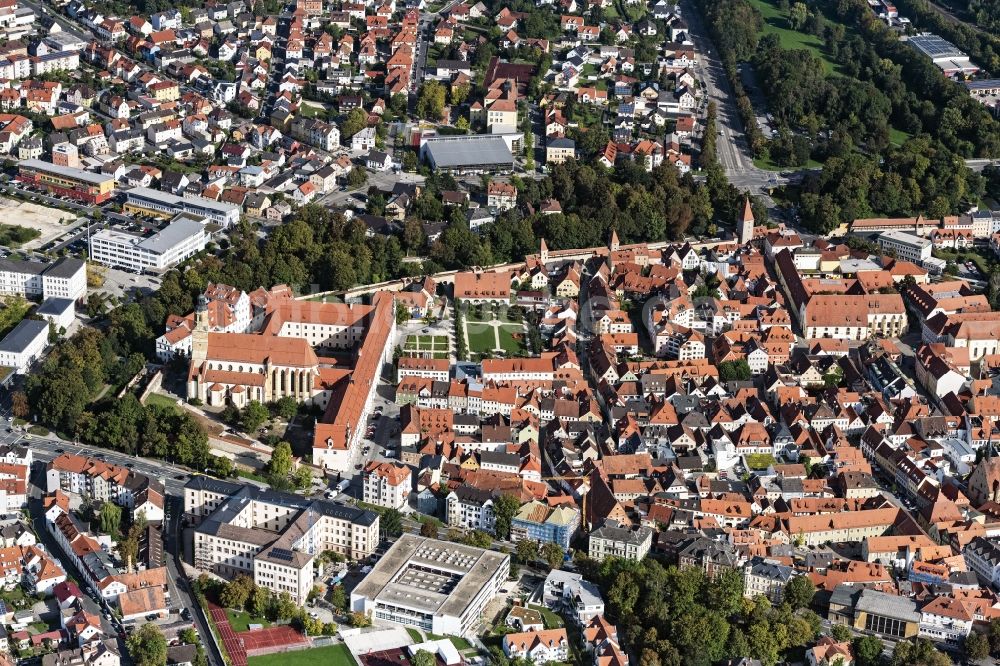 Amberg aus der Vogelperspektive: Innenstadtbereich mit der Basilika St. Martin in Amberg im Bundesland Bayern, Deutschland