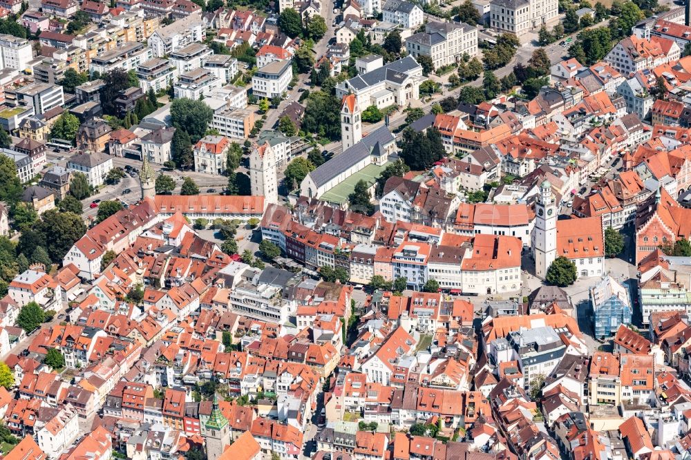 Ravensburg von oben - Innenstadtbereich mit Blick auf den Grünen Turm, auf das Frauentor, den Schwörsaal und das Rathaus in Ravensburg im Bundesland Baden-Württemberg, Deutschland