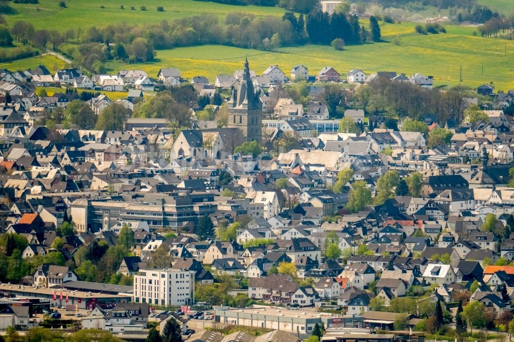 Brilon von oben - Innenstadtbereich in Brilon im Bundesland Nordrhein-Westfalen, Deutschland