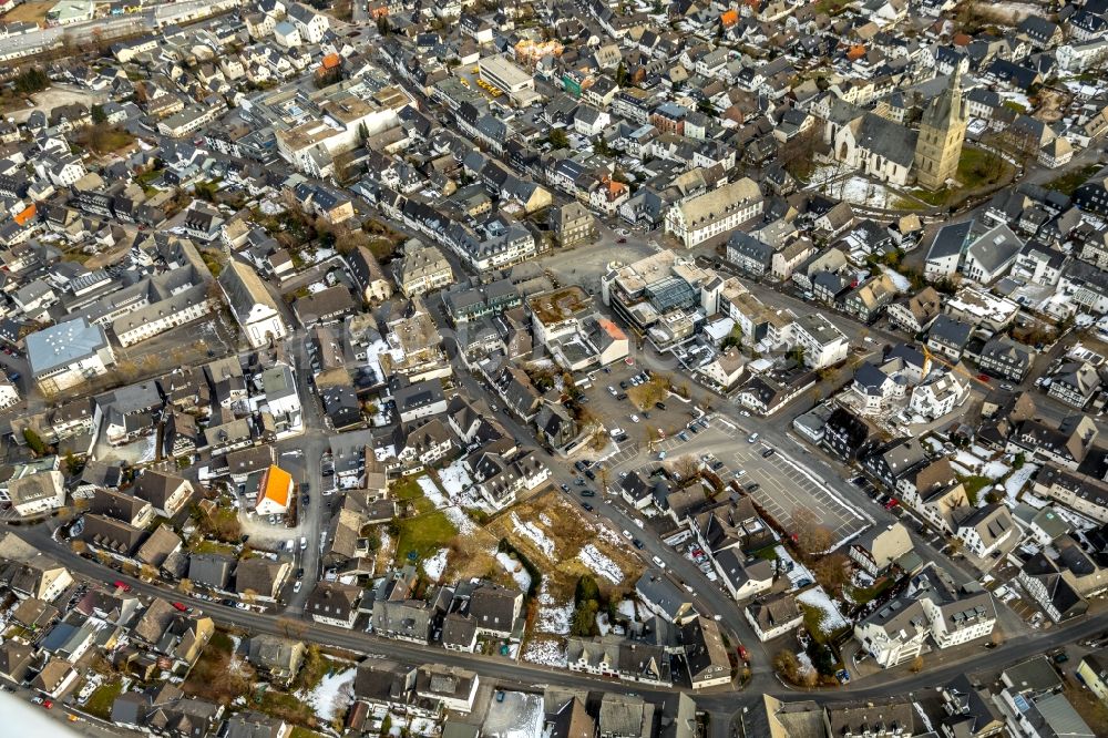 Brilon von oben - Innenstadtbereich in Brilon im Bundesland Nordrhein-Westfalen, Deutschland