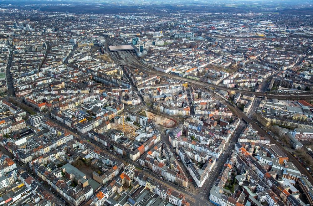 Luftaufnahme Düsseldorf - Innenstadtbereich entlang der Helmholtzstraße - Corneliusstraße im Ortsteil Carlstadt in Düsseldorf im Bundesland Nordrhein-Westfalen, Deutschland