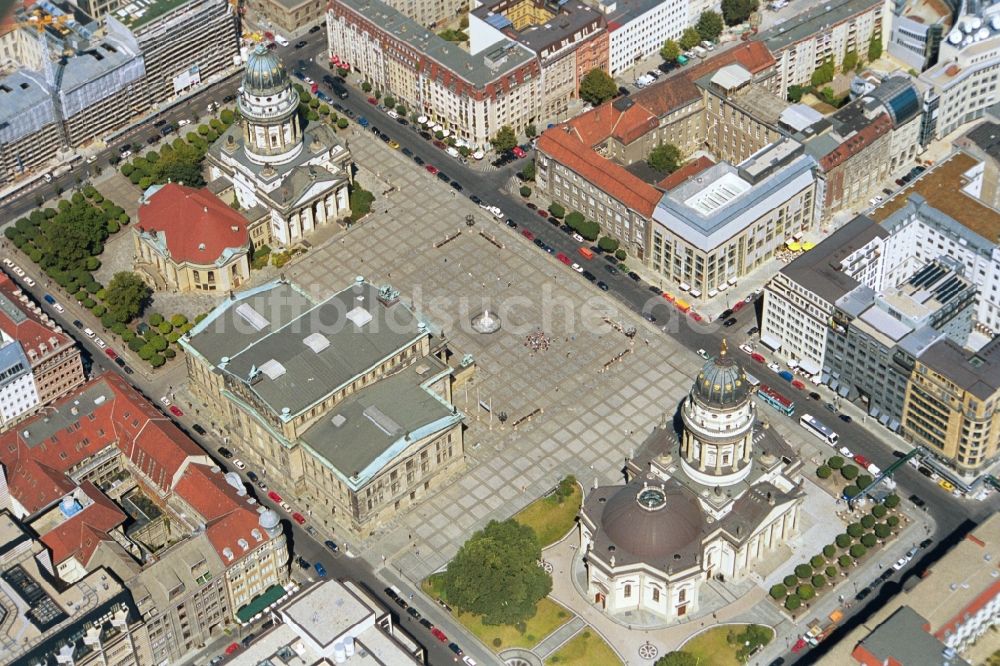 Berlin Mitte von oben - Innenstadtbereich am Gendarmenmarkt mit dem Schauspielhaus - Konzerthaus Berlin in Berlin- Mitte