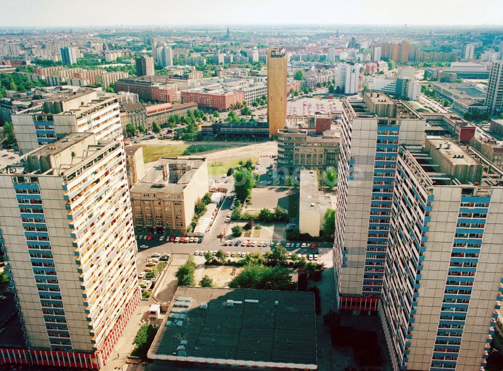 Luftaufnahme Berlin Mitte - Innenstadtbereich mit den Hochhäusern an der Leipziger Straße in Berlin Mitte