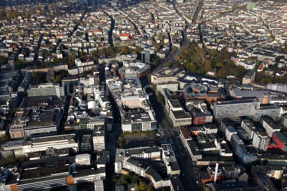 Luftaufnahme Frankfurt am Main - Innenstadtbereich an der Kreuzung der Zeil mit der Konrad-Adenauer-Straße in Frankfurt am Main im Bundesland Hessen