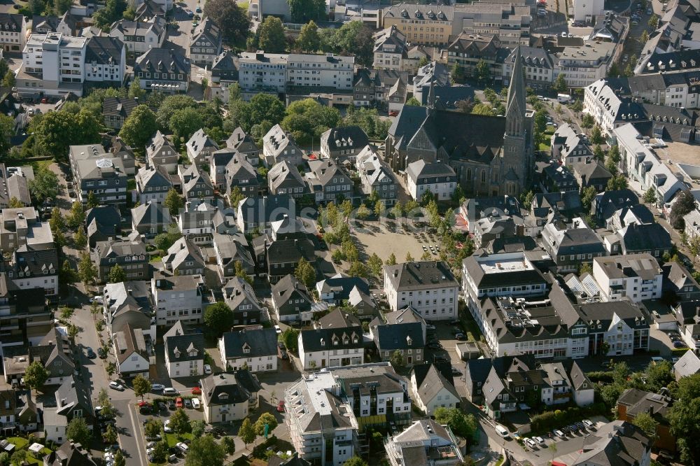 Olpe aus der Vogelperspektive: Innenstadtbereich am Marktplatz an der Stadtkirche in Olpe im Bundesland Nordrhein-Westfalen