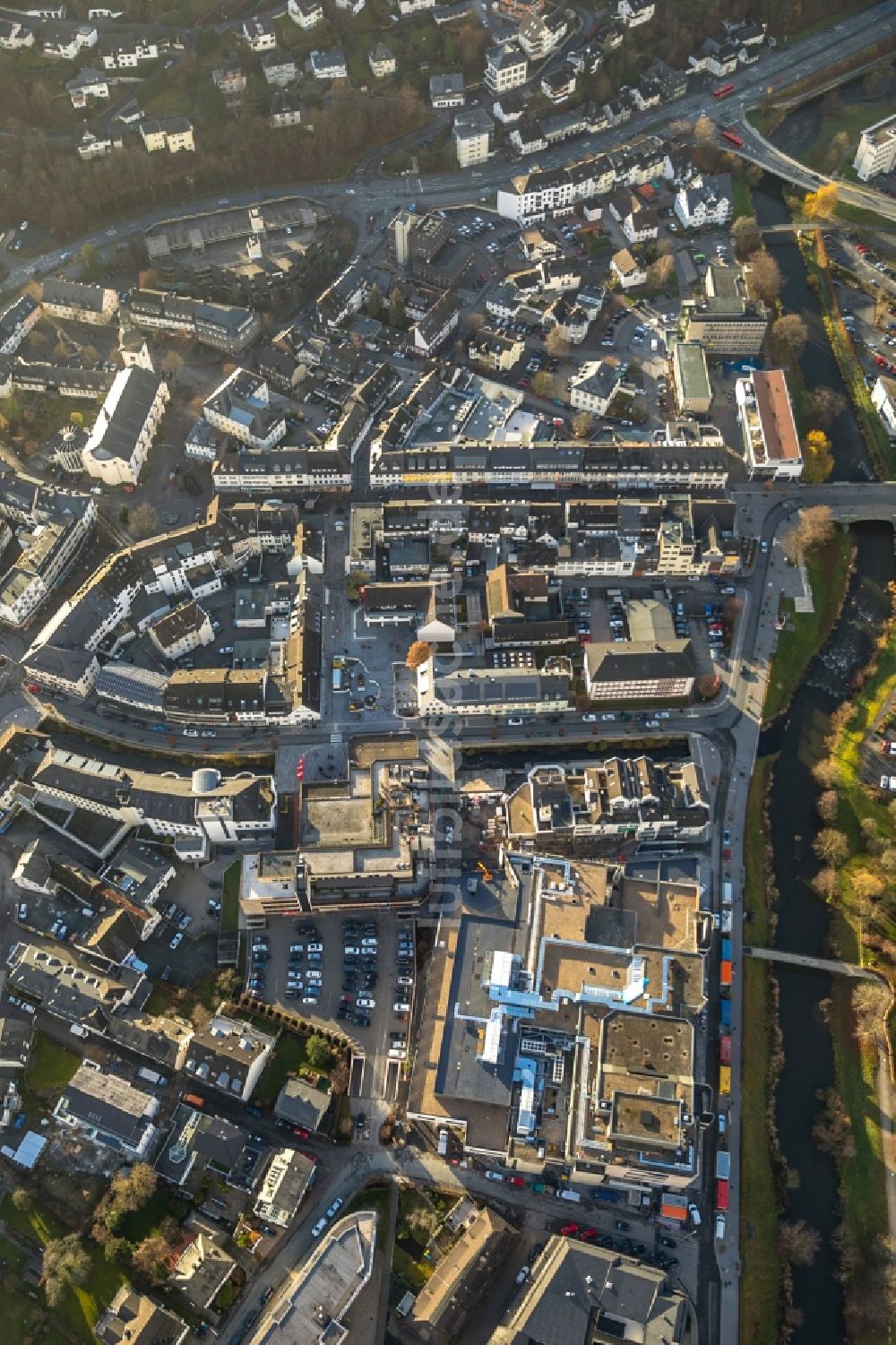 Meschede von oben - Innenstadtbereich in Meschede im Bundesland Nordrhein-Westfalen, Deutschland