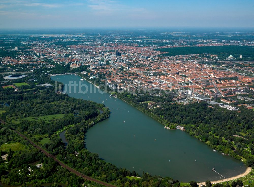 Hannover von oben - Innenstadtbereich am Rathaus am Maschsee in Hannover im Bundesland Niedersachsen