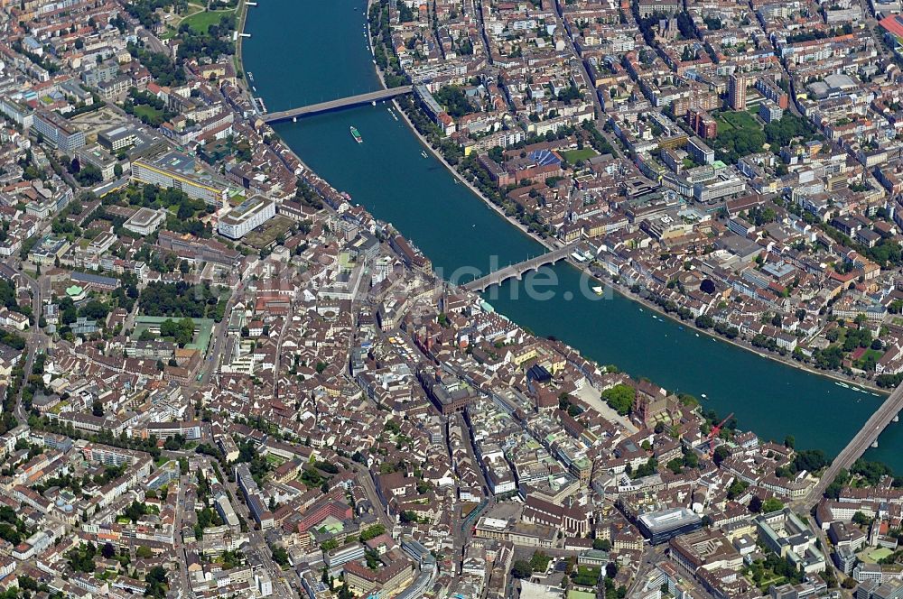 Basel von oben - Innenstadtbereich mit dem Rheinknie im Stadtzentrum von Basel in der Schweiz