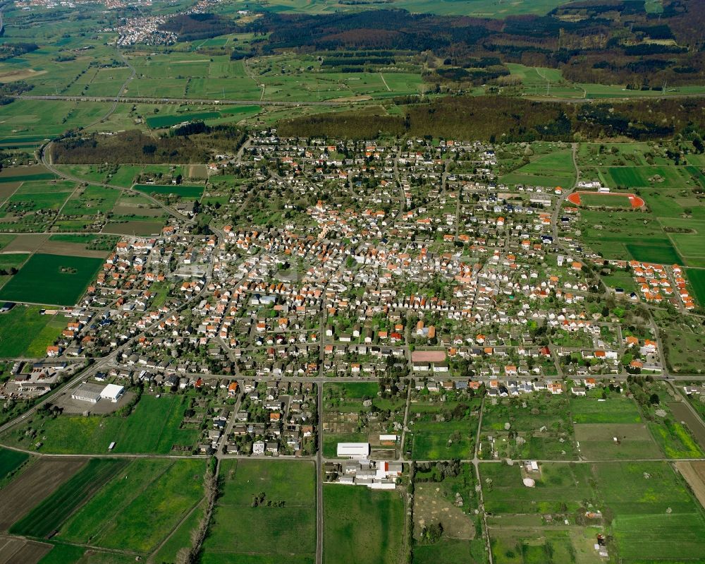 Luftbild Alten-Buseck - Innenstadtbereich am Stadtrand mit landwirtschaftlichen Feldern in Alten-Buseck im Bundesland Hessen, Deutschland