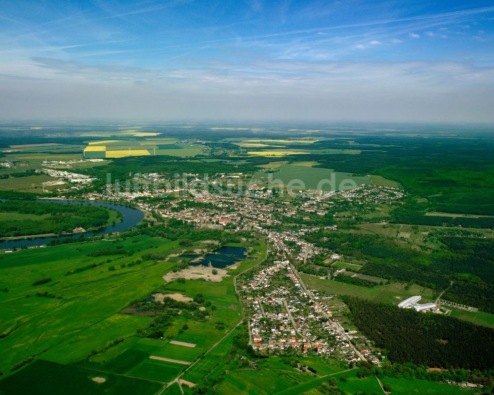 Coswig aus der Vogelperspektive: Innenstadtbereich am Stadtrand mit landwirtschaftlichen Feldern in Coswig im Bundesland Sachsen, Deutschland