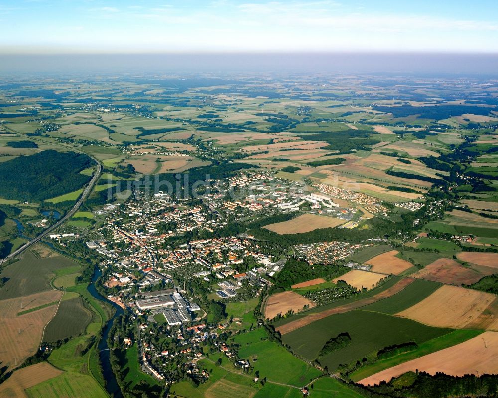 Frankenberg/Sa. von oben - Innenstadtbereich am Stadtrand mit landwirtschaftlichen Feldern in Frankenberg/Sa. im Bundesland Sachsen, Deutschland