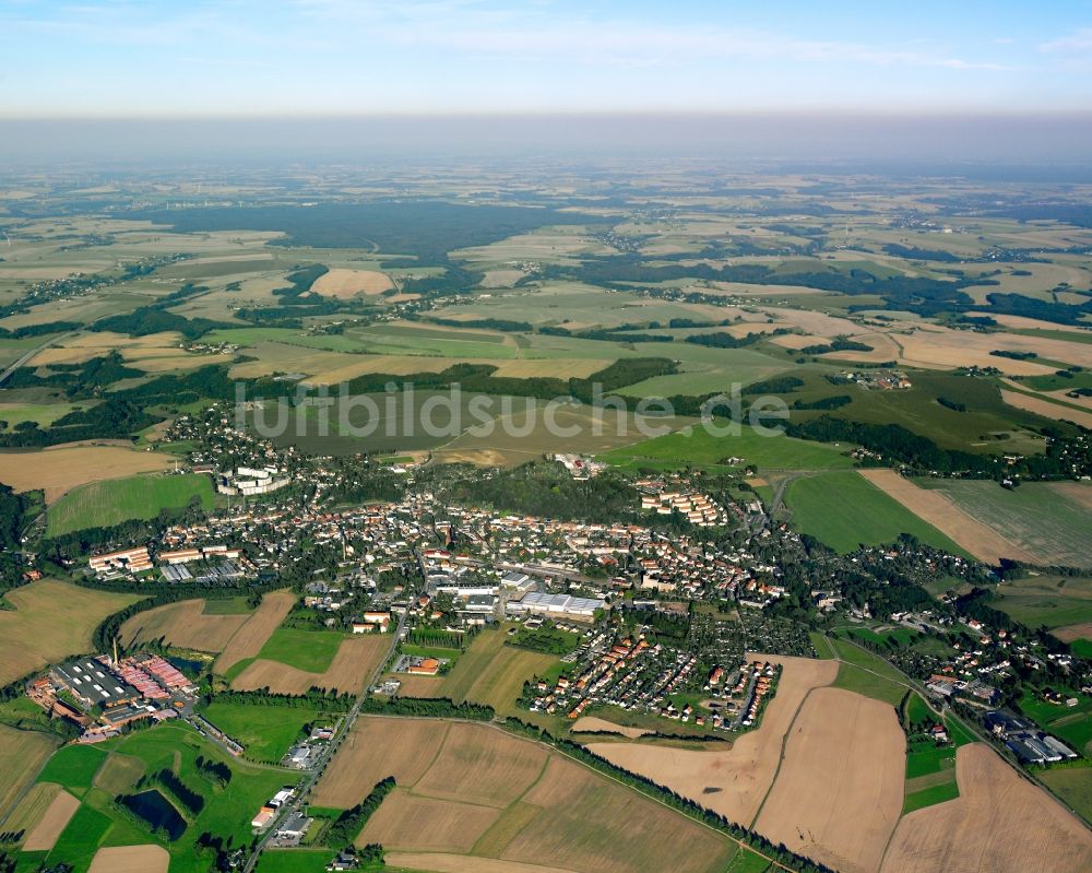 Luftaufnahme Hainichen - Innenstadtbereich am Stadtrand mit landwirtschaftlichen Feldern in Hainichen im Bundesland Sachsen, Deutschland