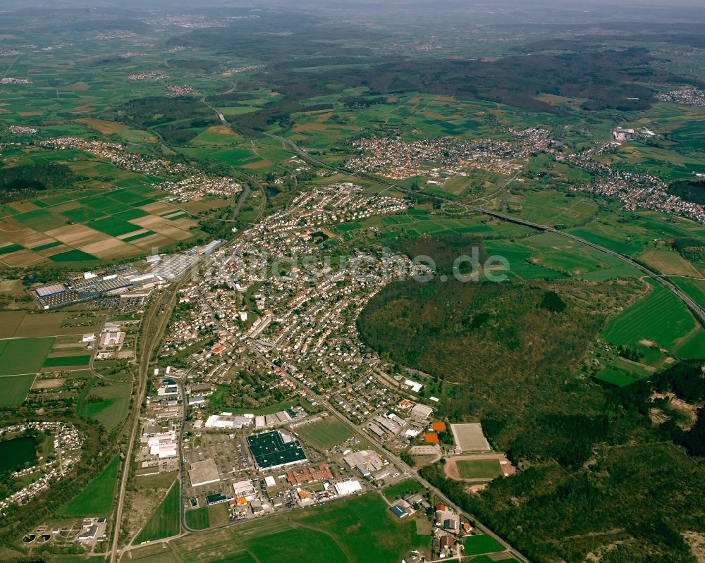 Lollar aus der Vogelperspektive: Innenstadtbereich am Stadtrand mit landwirtschaftlichen Feldern in Lollar im Bundesland Hessen, Deutschland