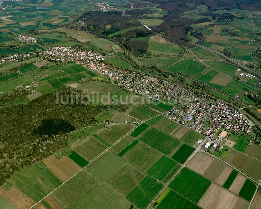 Ruttershausen aus der Vogelperspektive: Innenstadtbereich am Stadtrand mit landwirtschaftlichen Feldern in Ruttershausen im Bundesland Hessen, Deutschland