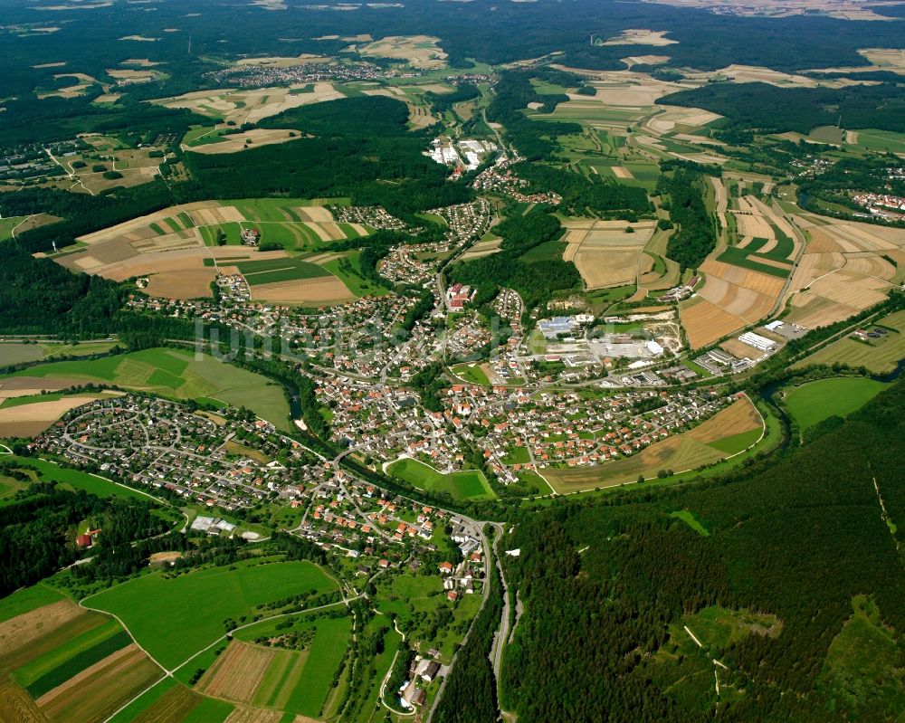 Luftbild Sigmaringendorf - Innenstadtbereich am Stadtrand mit landwirtschaftlichen Feldern in Sigmaringendorf im Bundesland Baden-Württemberg, Deutschland