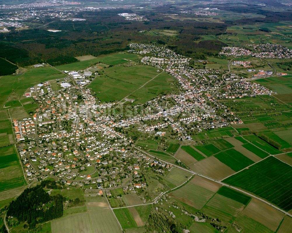 Luftaufnahme Watzenborn-Steinberg - Innenstadtbereich am Stadtrand mit landwirtschaftlichen Feldern in Watzenborn-Steinberg im Bundesland Hessen, Deutschland