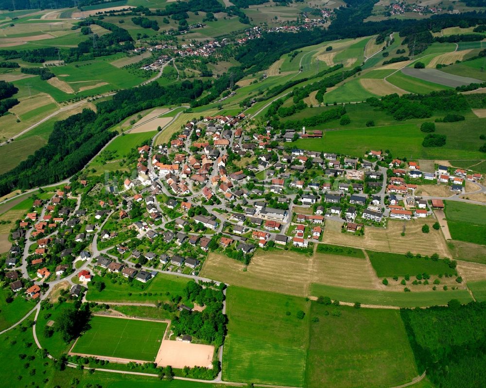 Weilheim von oben - Innenstadtbereich am Stadtrand mit landwirtschaftlichen Feldern in Weilheim im Bundesland Baden-Württemberg, Deutschland