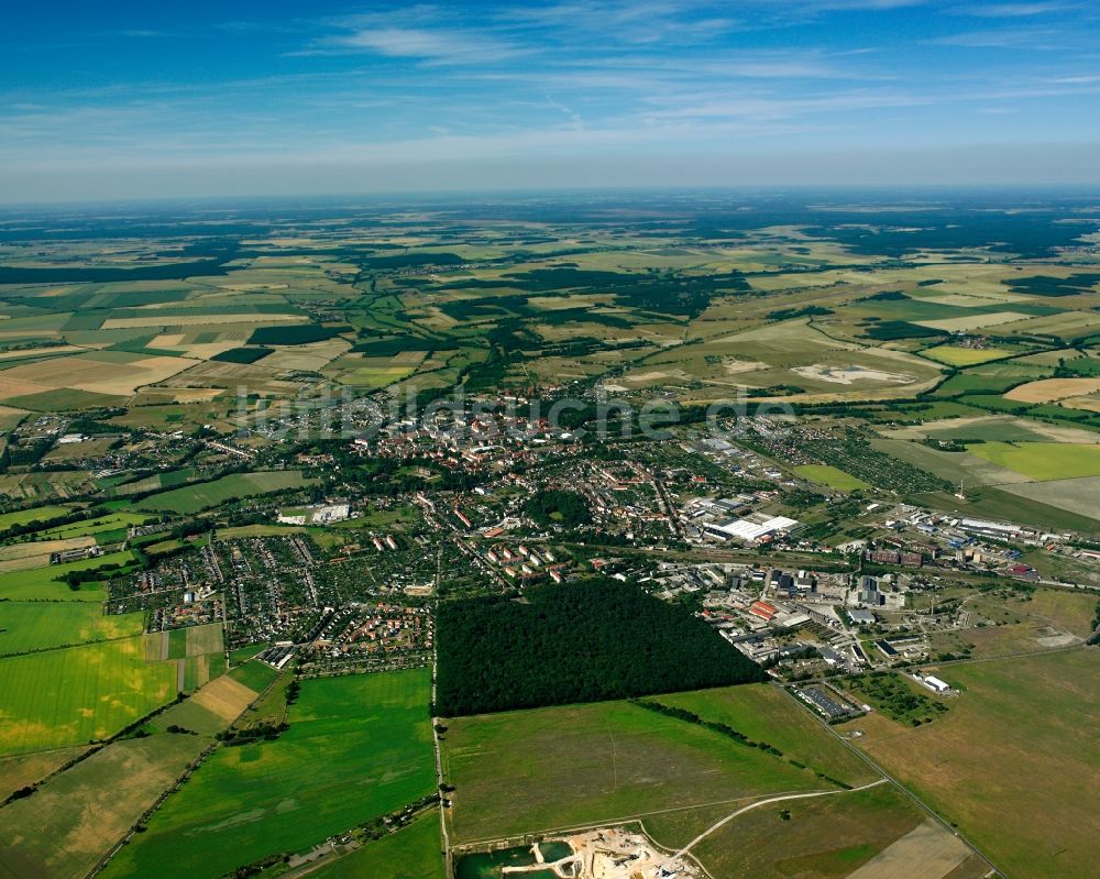 Luftaufnahme Zerbst/Anhalt - Innenstadtbereich am Stadtrand mit landwirtschaftlichen Feldern in Zerbst/Anhalt im Bundesland Sachsen-Anhalt, Deutschland