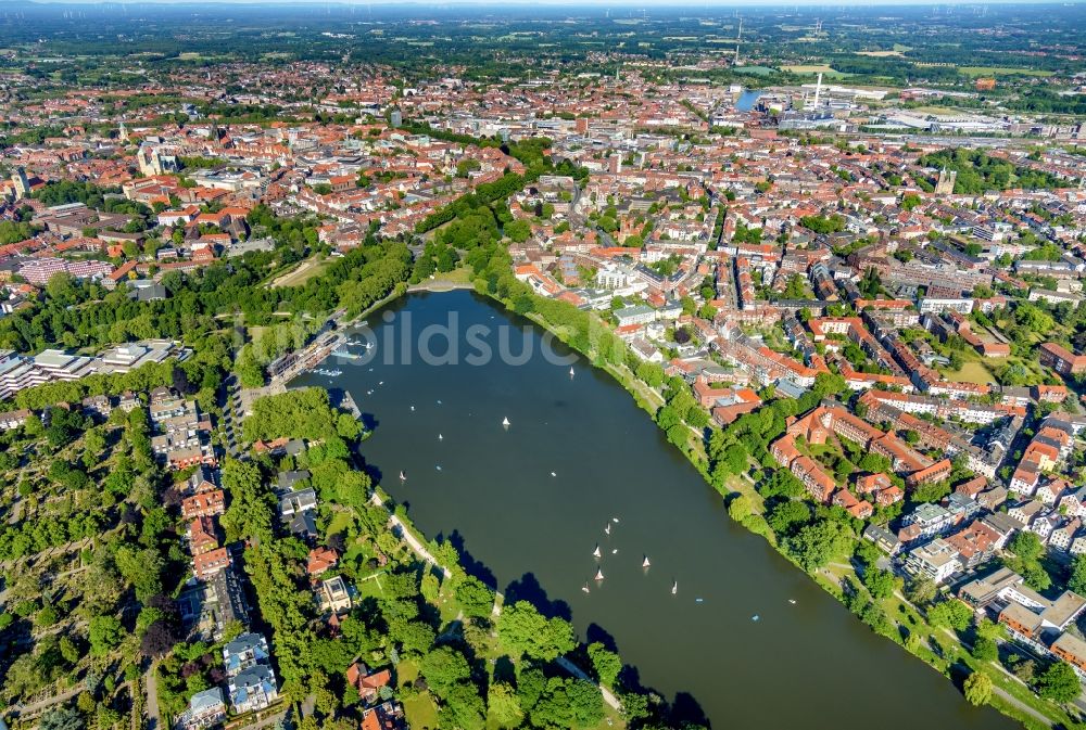 Münster aus der Vogelperspektive: Innenstadtbereich an den Uferbereichen Aasee im Ortsteil Pluggendorf in Münster im Bundesland Nordrhein-Westfalen, Deutschland