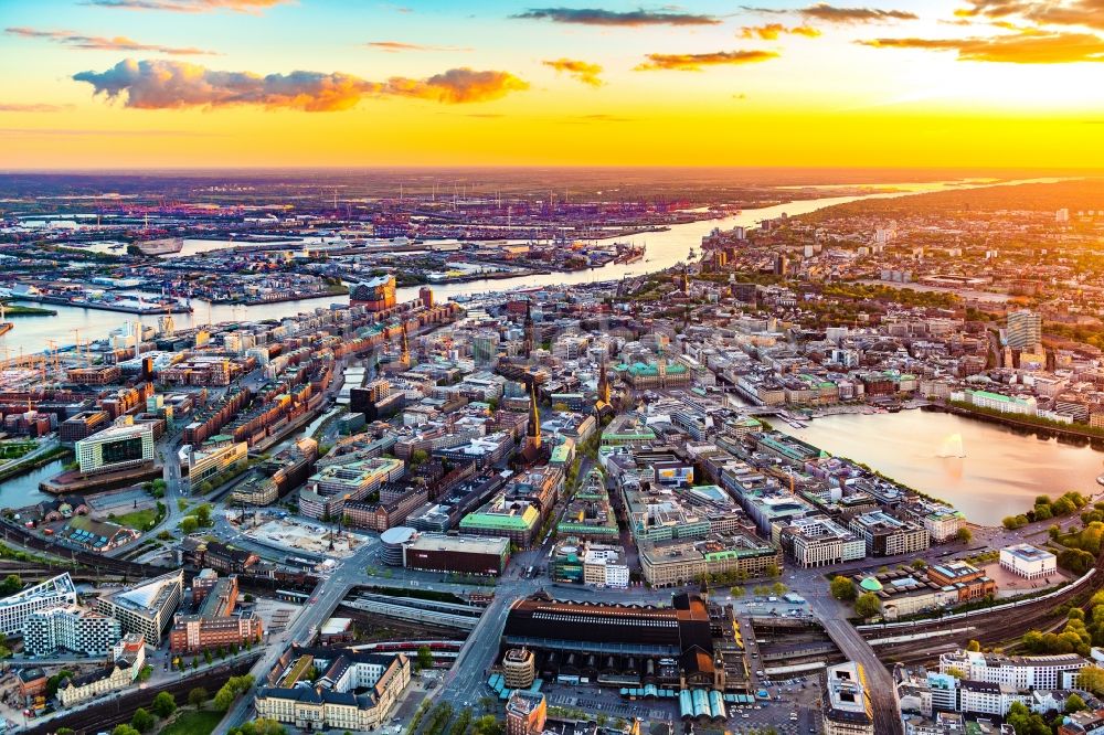 Luftaufnahme Hamburg - Innenstadtbereich an den Uferbereichen der Binnenalster in Hamburg, Deutschland