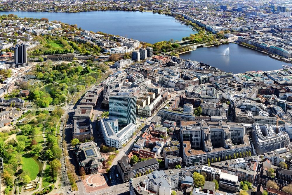 Luftaufnahme Hamburg - Innenstadtbereich an den Uferbereichen der Binnenalster in Hamburg, Deutschland