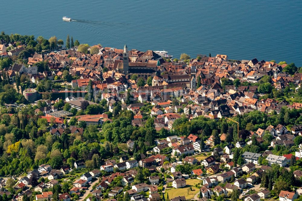 Luftaufnahme Überlingen - Innenstadtbereich an den Uferbereichen des Bodensee in Überlingen im Bundesland Baden-Württemberg, Deutschland