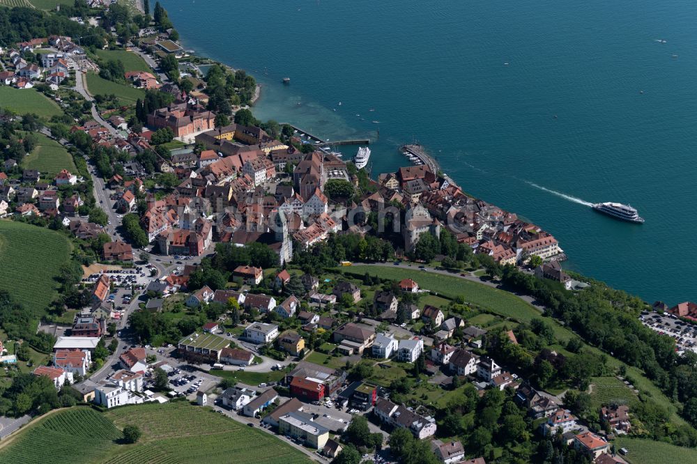 Luftaufnahme Meersburg - Innenstadtbereich an den Uferbereichen am Bodensee in Meersburg im Bundesland Baden-Württemberg, Deutschland