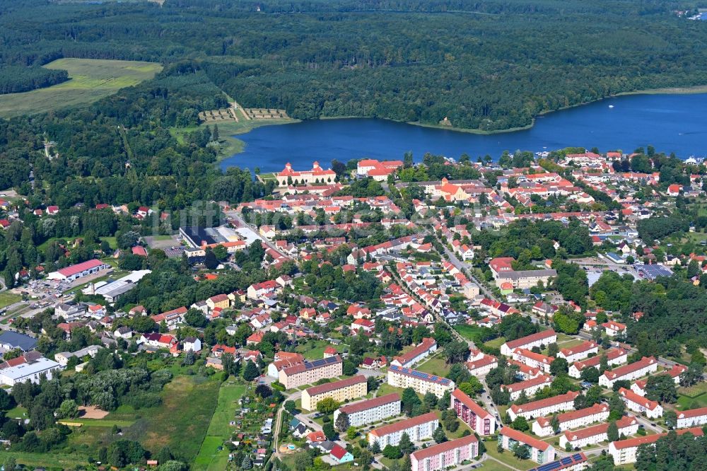 Luftbild Rheinsberg - Innenstadtbereich an den Uferbereichen des Grienericksee in Rheinsberg im Bundesland Brandenburg, Deutschland